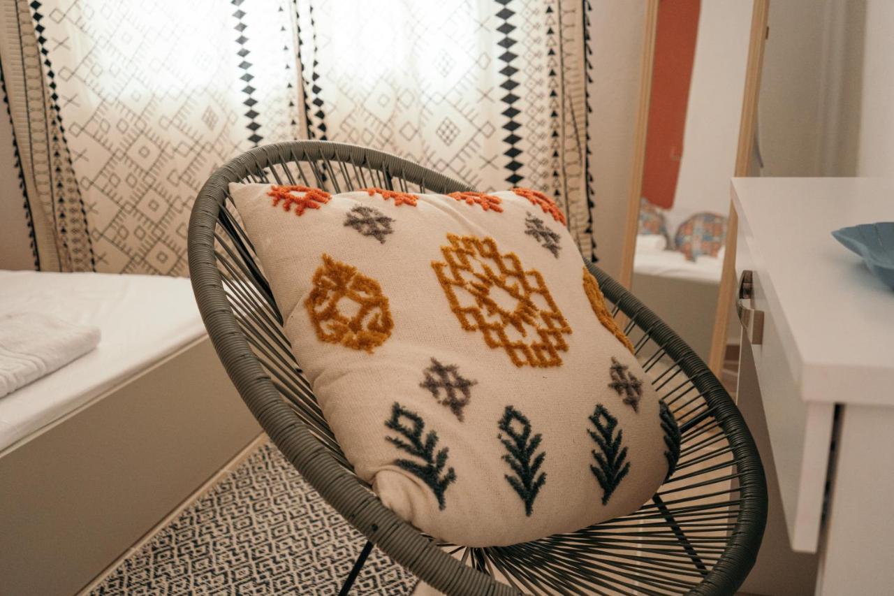 Villager'S Art Apartment Paradeísion Екстериор снимка