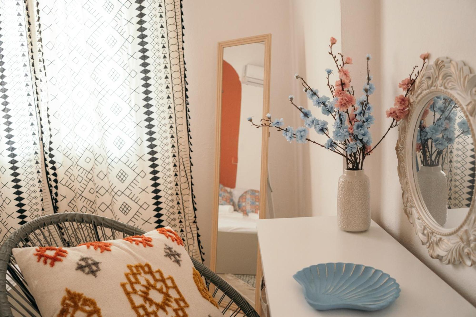 Villager'S Art Apartment Paradeísion Екстериор снимка